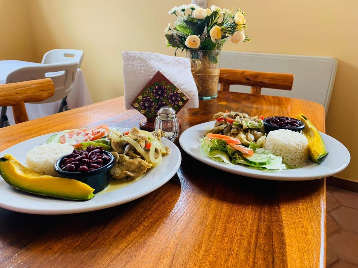 Hotel Y Restaurante Virgen De Fatima La Ceiba Ngoại thất bức ảnh